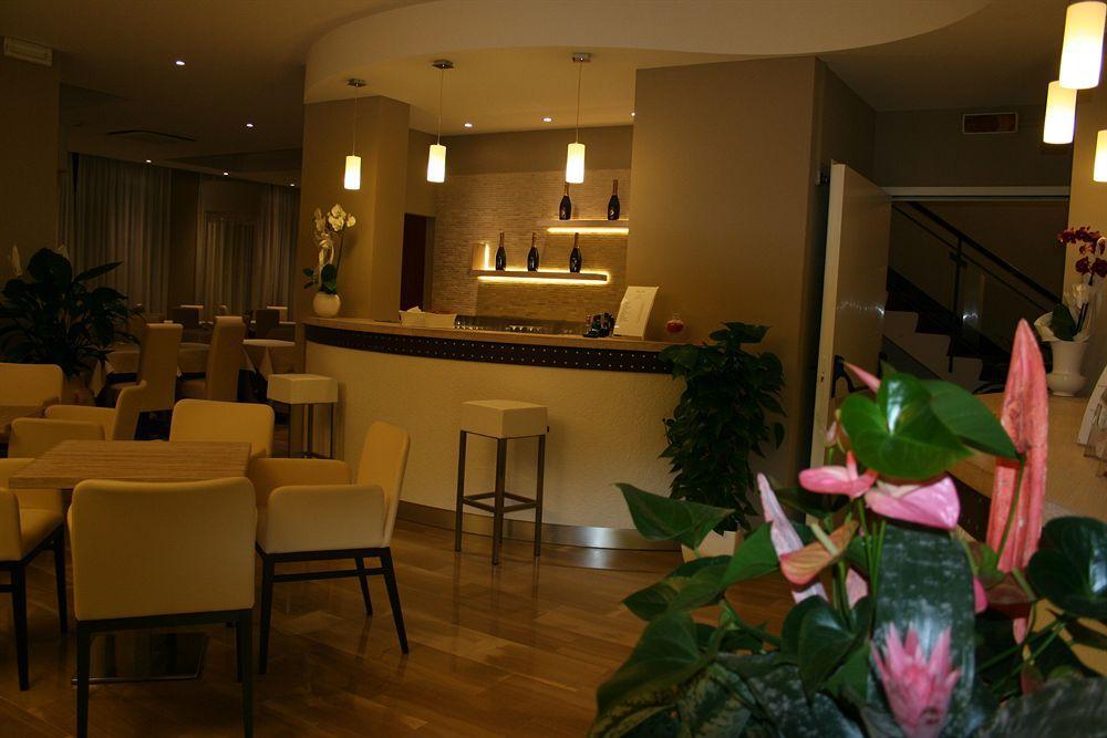 Hotel Lalla Beauty & Relax 체제나티코 외부 사진