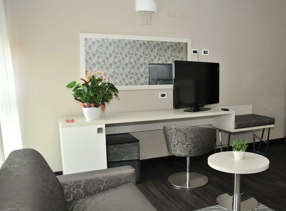 Hotel Lalla Beauty & Relax 체제나티코 외부 사진