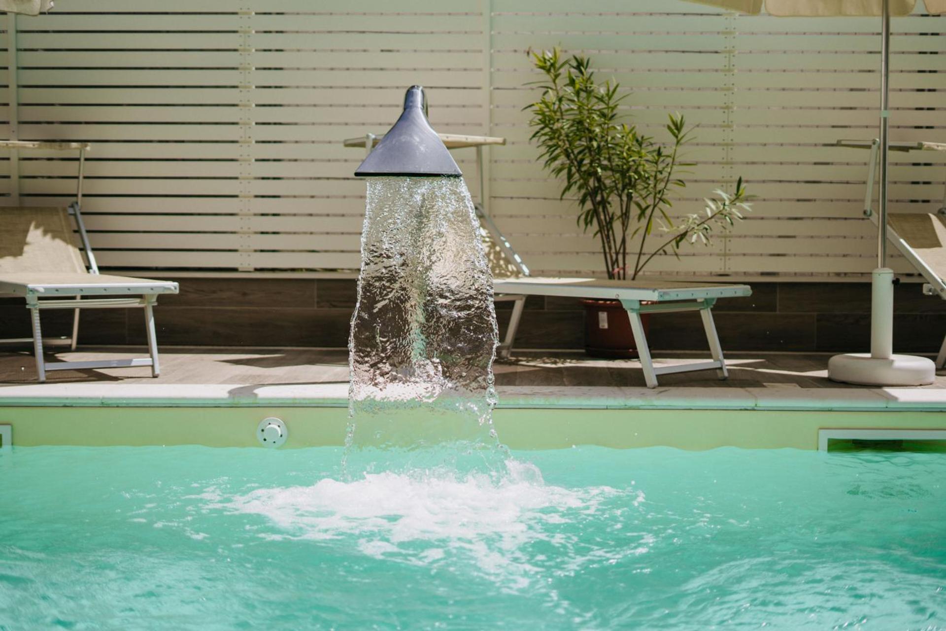 Hotel Lalla Beauty & Relax 체제나티코 외부 사진