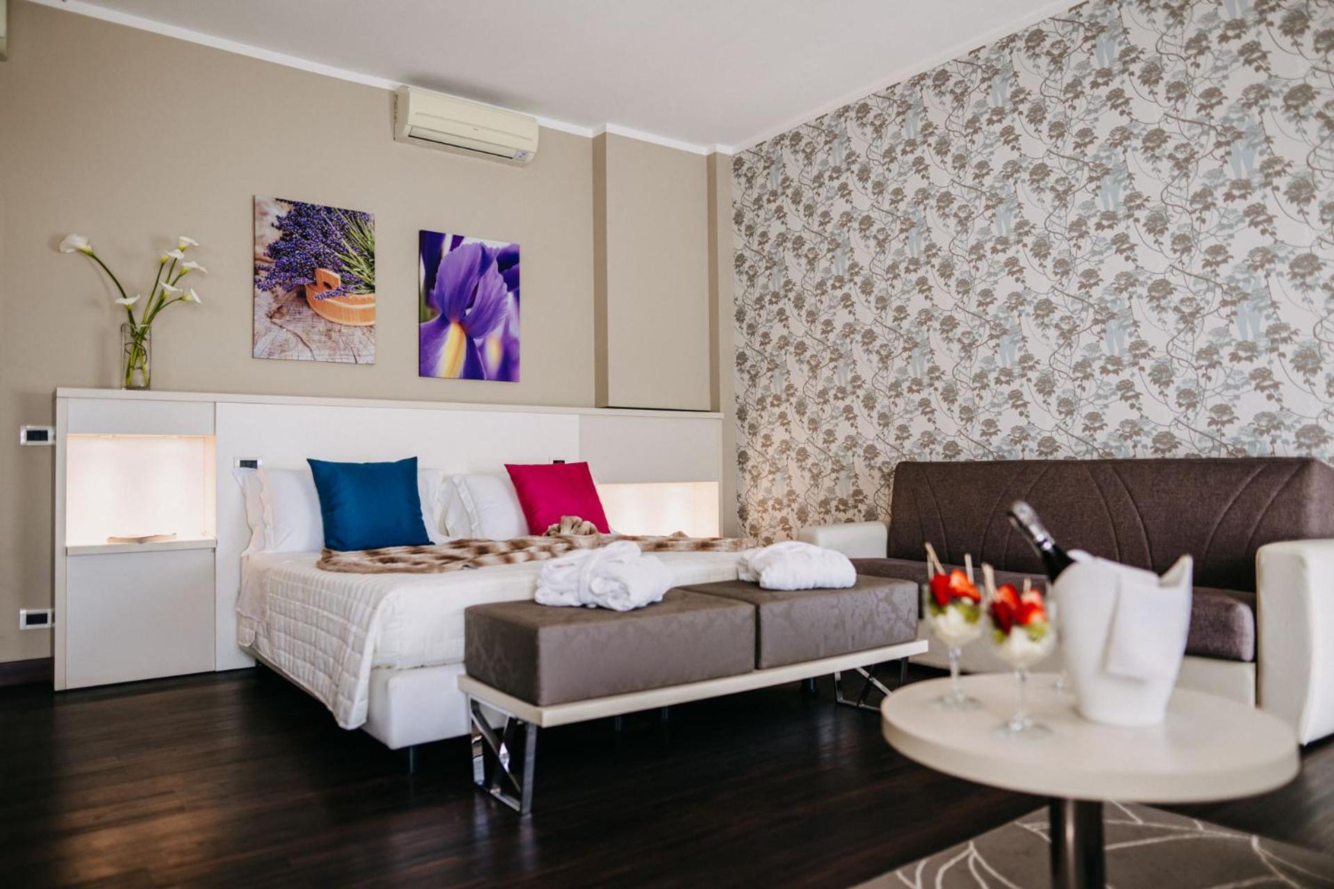 Hotel Lalla Beauty & Relax 체제나티코 외부 사진