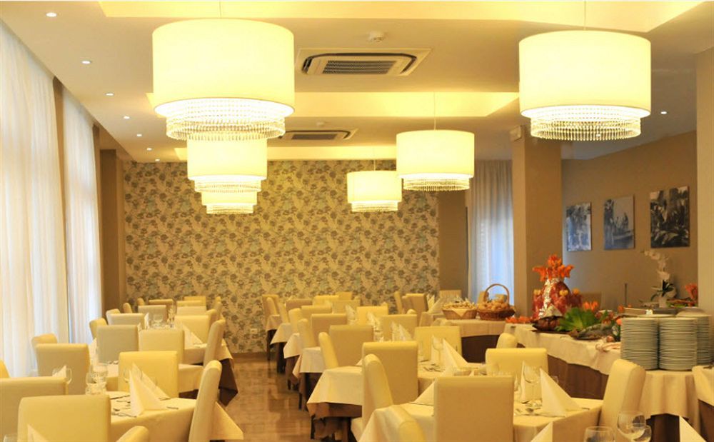 Hotel Lalla Beauty & Relax 체제나티코 외부 사진